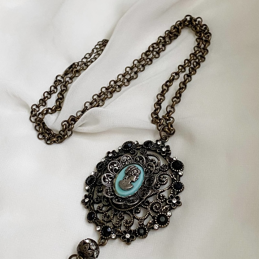 Vtg Pastel Blue Cameo Medallion Necklace - image 7